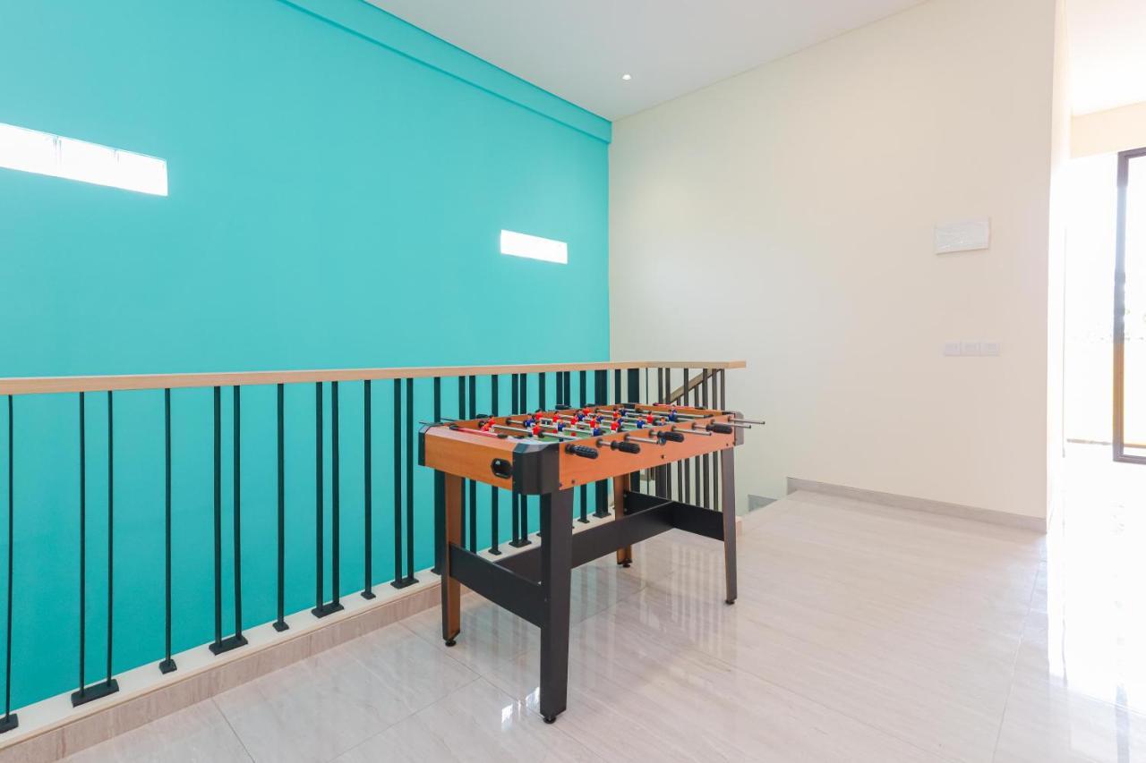 Sans Hotel Clover Ace Surabaya By Reddoorz Exterior photo